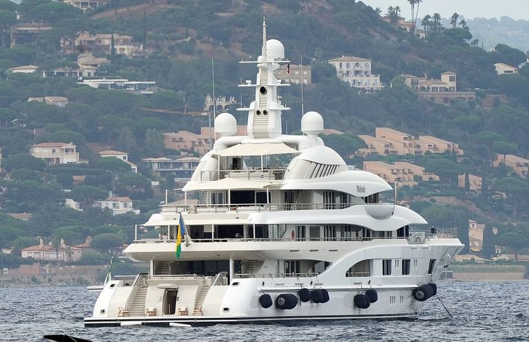 جينيفر لوبيز تحتفل بعيد ميلادها مع الممثل بن أفليك