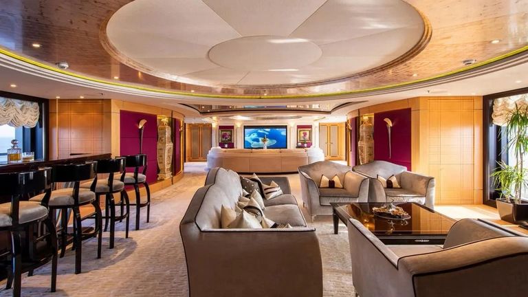 جينيفر لوبيز تحتفل بعيد ميلادها مع الممثل بن أفليك