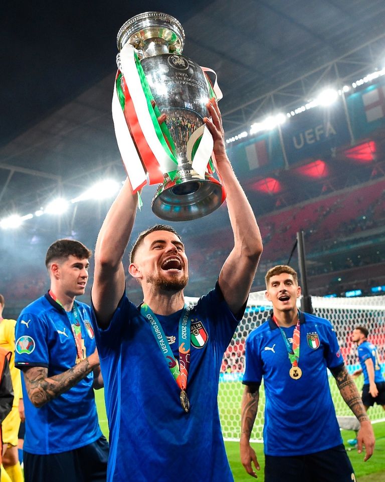 جورجينيو كان الفائز الأكبر الموسم الماضي، بعد التتويج بكأس الأمم الأوروبية مع إيطاليا ودوري أبطال أوروبا مع تشيلسي