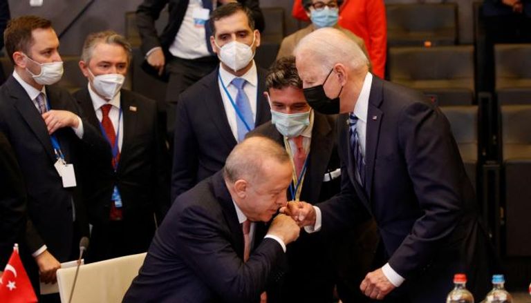 بايدن وأردوغان في قمة الناتو