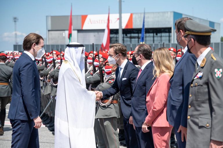  جانب من لقاء ولي عهد أبوظبي ومستشار النمسا 