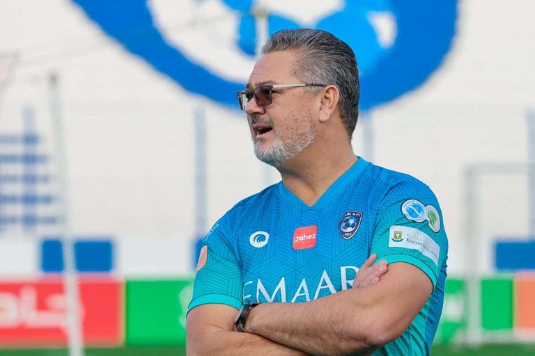 ميكالي مع الهلال السعودي روجيرو ميكالي مدرب منتخب البرازيل الأولمبي السابق