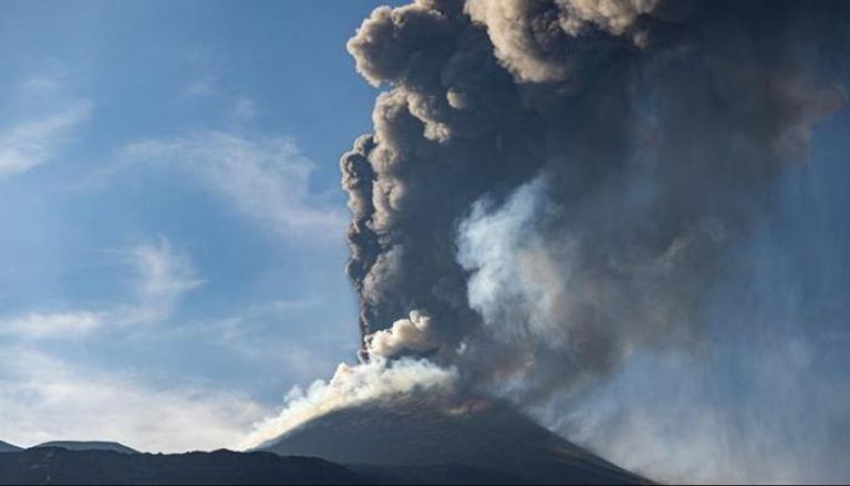 ثوران بركاني في إندونيسيا