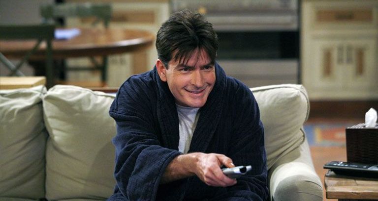 مشهد من المسلسل الكوميدي "رجلان ونصف"