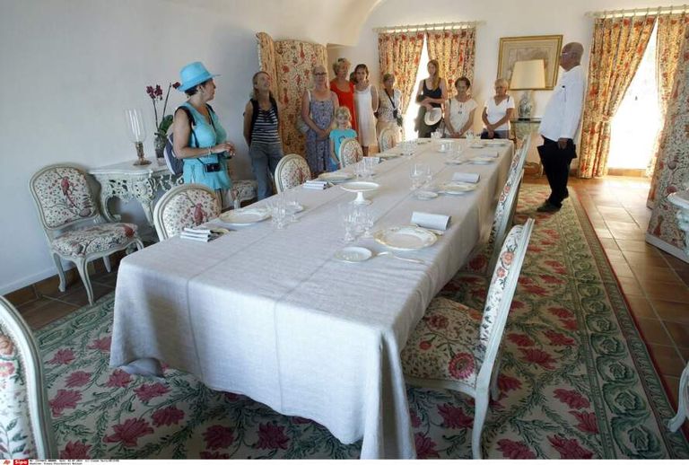 غرفة الصالون بالمقر الصيفي للرئيس الفرنسي إيمانويل ماكرون وزوجته