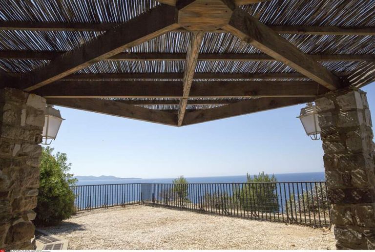 غرفة الصالون بالمقر الصيفي للرئيس الفرنسي إيمانويل ماكرون وزوجته