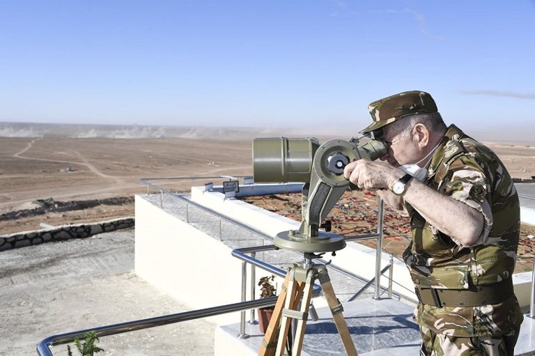قائد الجيش الجزائري مشرفا على مناورات عسكرية جنوب البلاد - أرشيفية جنود جزائريون في مناورات عسكرية جنوب البلاد - أرشيفية