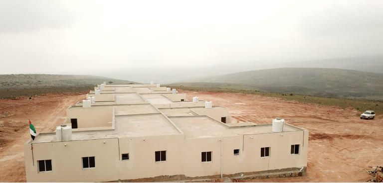 جانب من مساعدات إماراتية موجهة لجزيرة سقطرى اليمنية