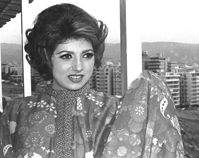 الفنانة نبيلة عبيد