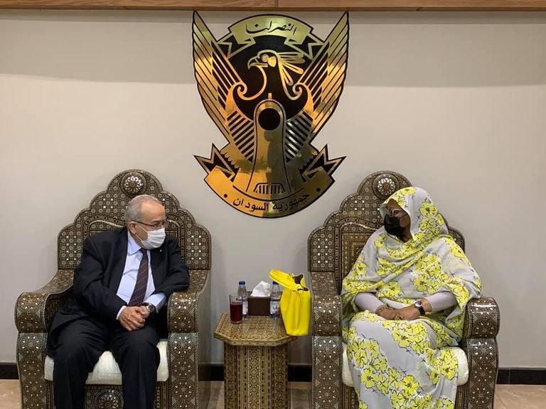 جانب من لقاء وزيري خارجية الجزائر والسودان لقاء سابق بين وزيري خارجية الجزائر ومصر