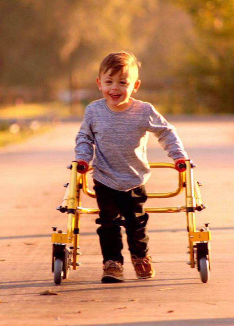 طفل يعاني من أثار بعد السكتة الدماغية السكتة الدماغية تصيب واحدا من بين كل 4 آلاف مولود جديد