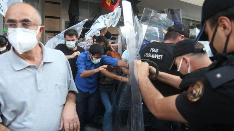 إحدى المظاهرات الاحتجاجية في تركيا اليوم الاحد