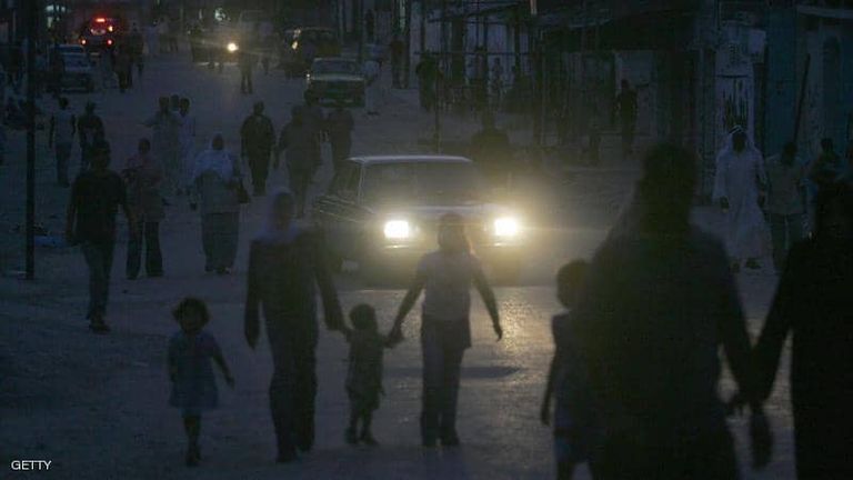 ساعات الانقطاع اليومي للكهرباء بغزة تزيد عن 12 ساعة