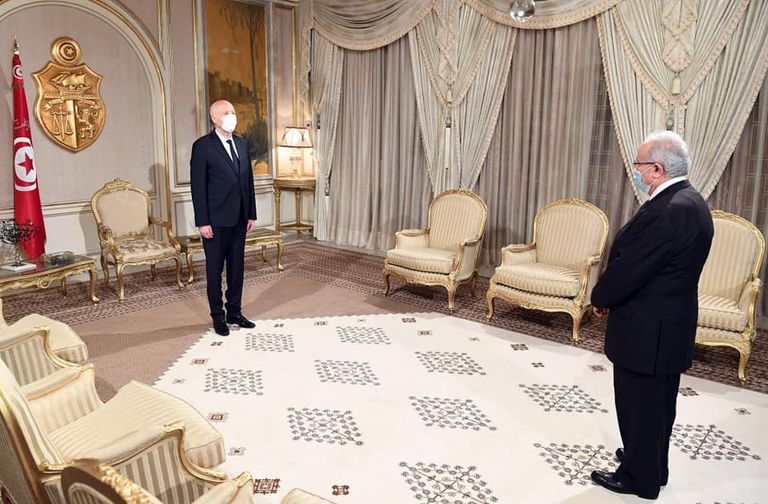 جانب من مباحثات الرئيس التونسي مع وزير الخارجية الجزائري