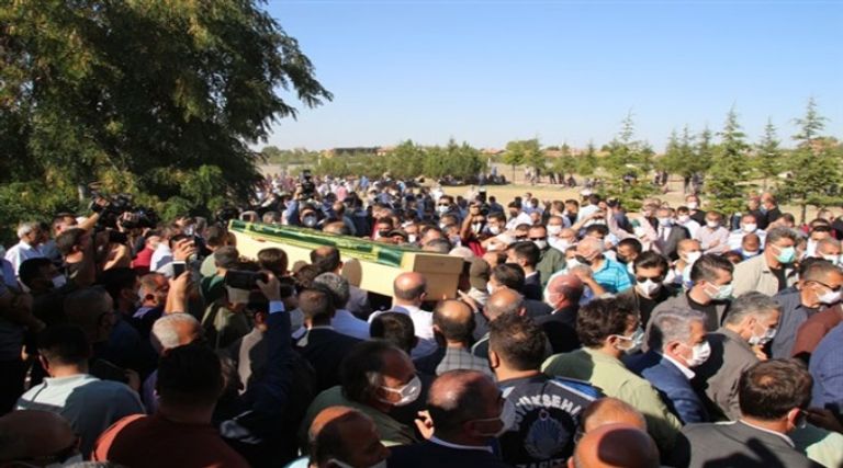 مدحت سنجر أثناء إدلائه بالتصريحات