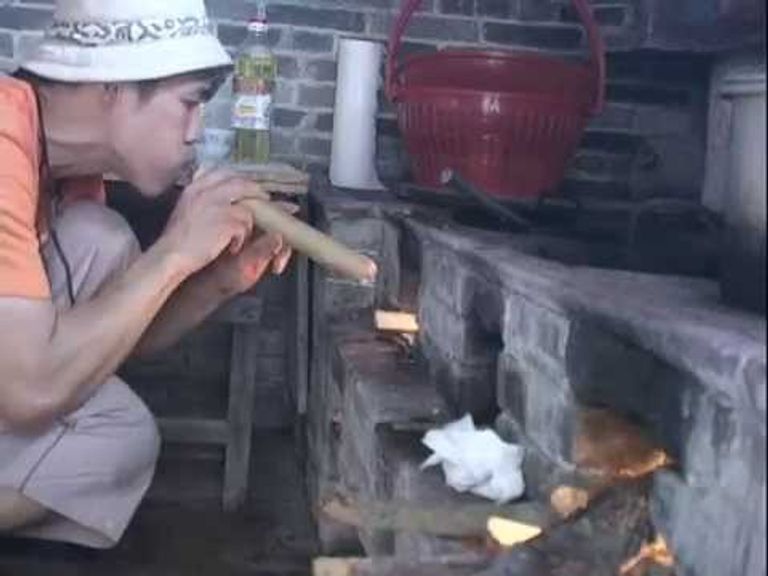 الطبخ بالفحم والأخشاب يعرض العين للخطر- أرشيفية
