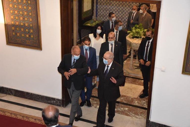 جانب من المؤتمر الصحفي للرئيس الجزائري ورئيس المجلس الرئاسي الليبي