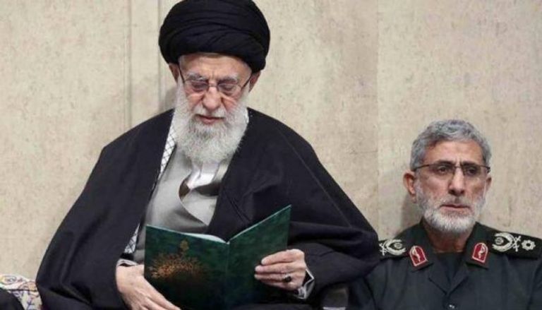 المرشد الإيراني وجواره قائد فيلق القدس