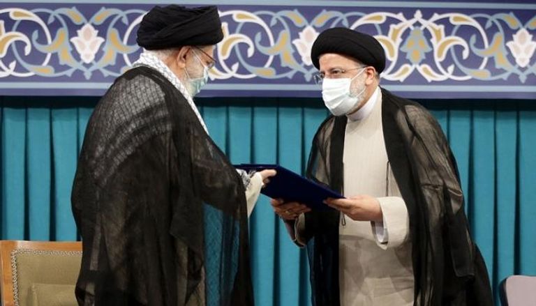المرشد الإيراني ينصّب رئيسي- رويترز