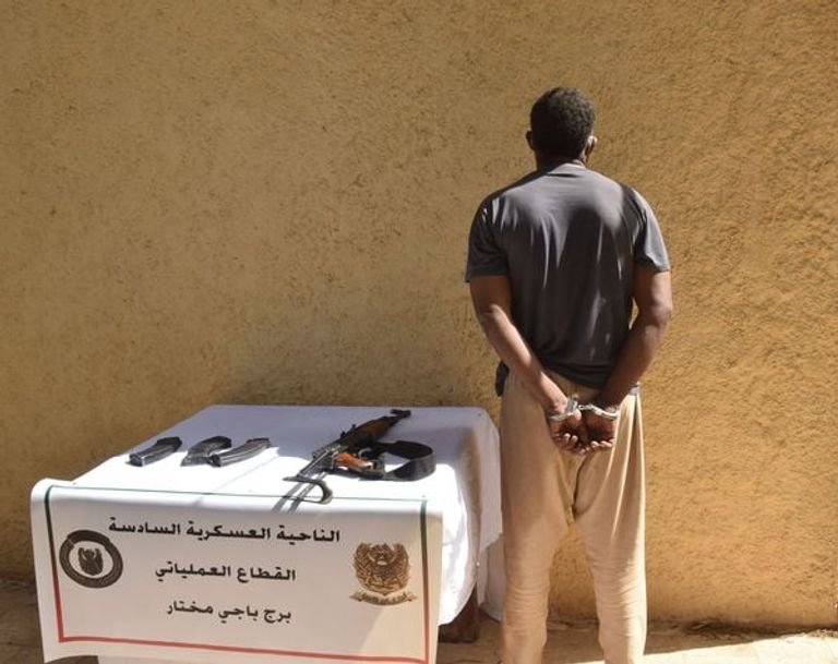 الإرهابي عبد المالك الذي تم القبض عليه جنوب الجزائر الإرهابي عبد المالك الذي تم القبض عليه جنوب الجزائر