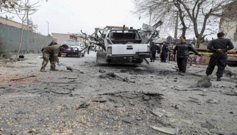 آثار أحد التفجيرات في العاصمة الأفغانية كابول