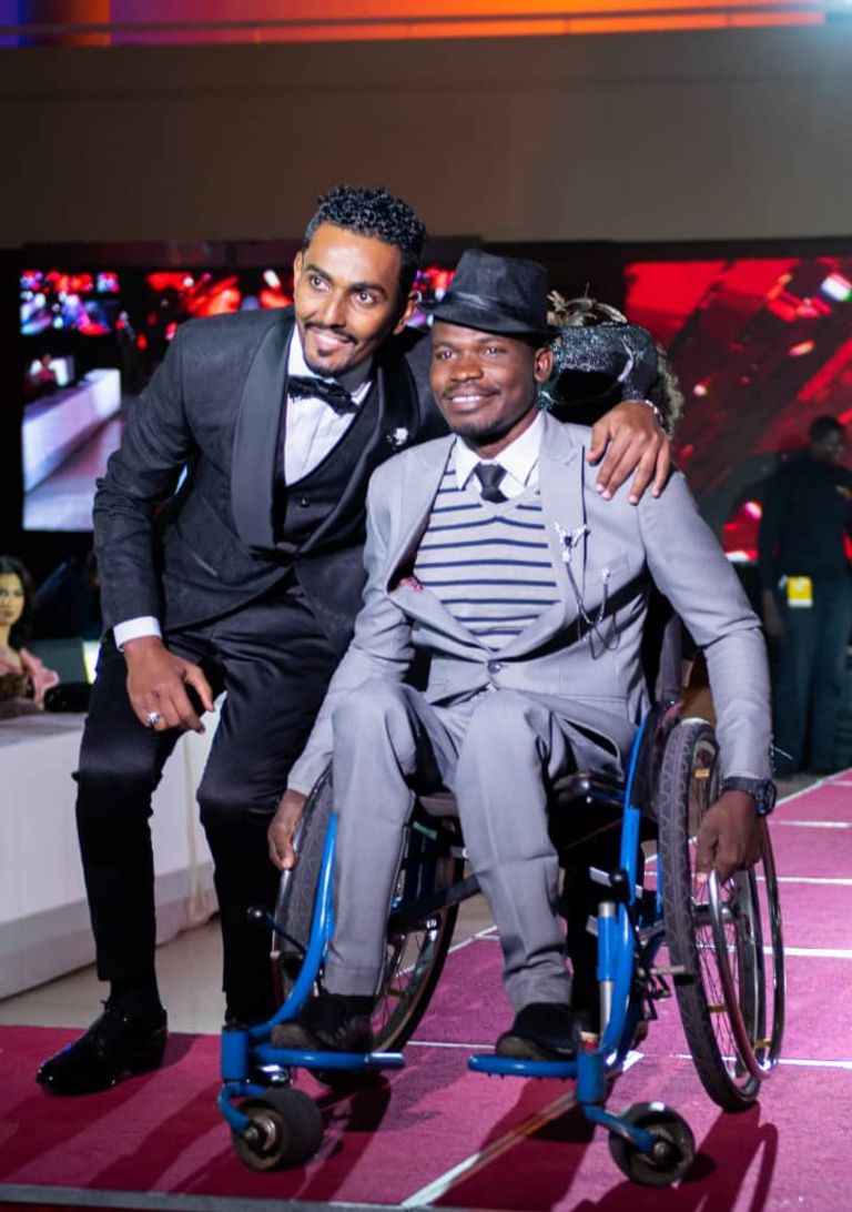 عارض الأزياء السوداني عبدالعزيز شريف 