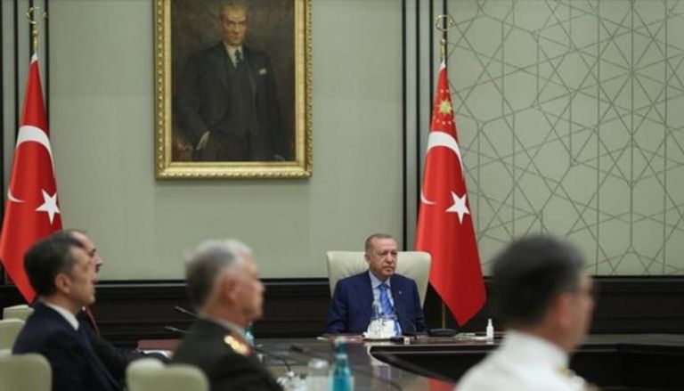 أردوغان خلال الاجتماع العسكري