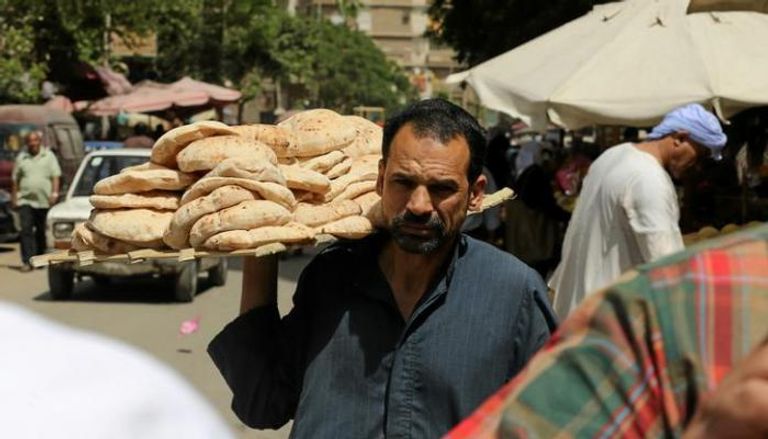 التجار يرحبون بتحريك سعر رغيف الخبز المدعم