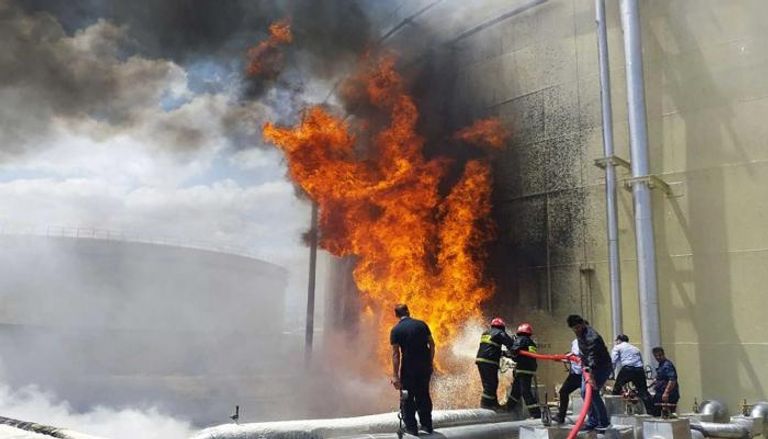 آثار حريق في أحد محطات الوقود الإيرانية - أرشيفية
