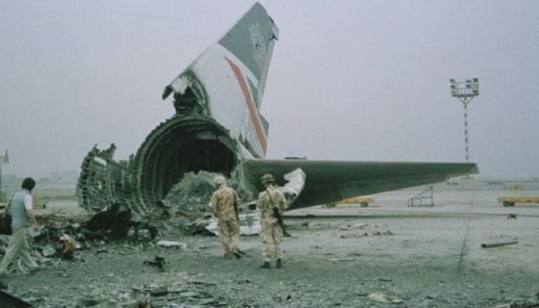 طائرة دمرها القصف العراقي على الكويت