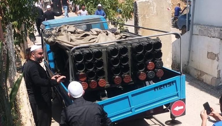 لبنانيون يحتجزون شاحنة تحمل منصات صواريخ لحزب الله