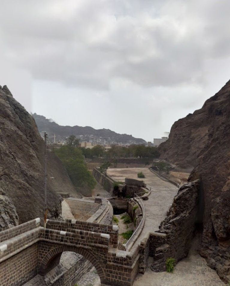 صهاريج عدن اليمنية