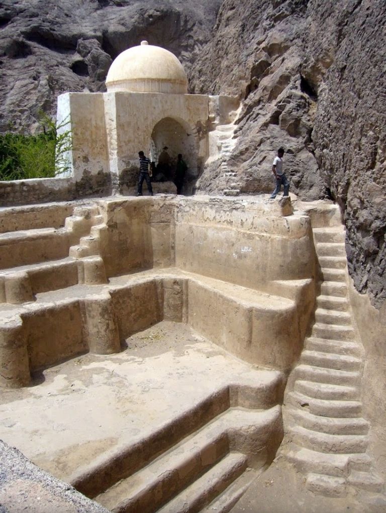 صهاريج عدن اليمنية