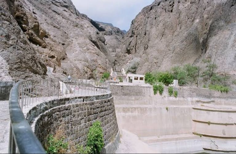 صهاريج عدن اليمنية