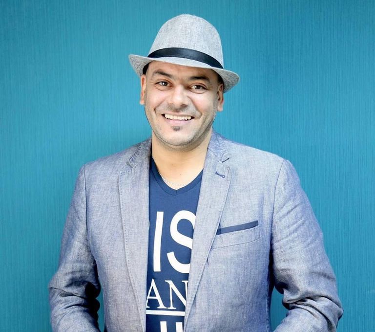 صورة المسرحي التونسي حسام الساحلي الرئيس التونسي قيس سعيد