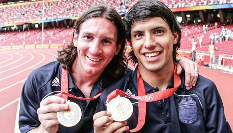 أجويرو وليونيل ميسي صديقان منذ زمن بعيد ليونيل ميسي قائد برشلونة الراحل