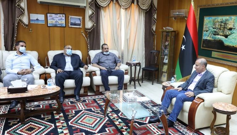 جانب من لقاء عبد الله اللافي بأعضاء بلديات ورشفانة (الرئاسي)