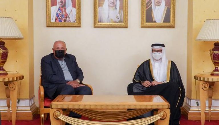 وزير الخارجية البحريني عبداللطيف الزياني خلال استقباله نظيره المصري سامح شكري