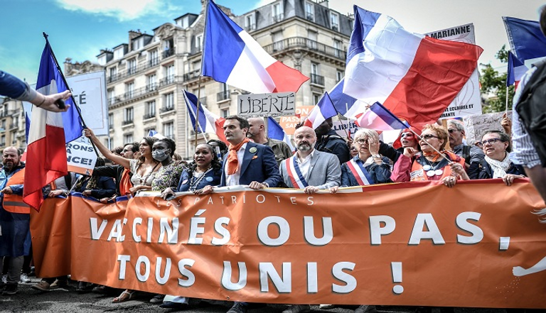 جانب من المظاهرات ضد قيود كورونا