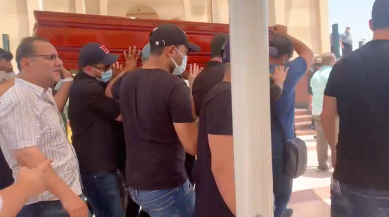 نجوم الفن خلال تشييع جنازة دلال عبدالعزيز، من مسجد المشير بالتجمع الخامس في القاهرة.