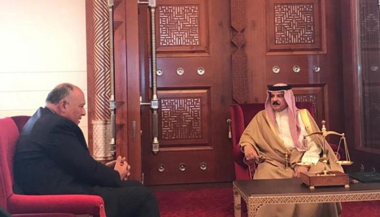 ملك البحرين في استقبال سابق لوزير الخارجية المصري- أرشيف