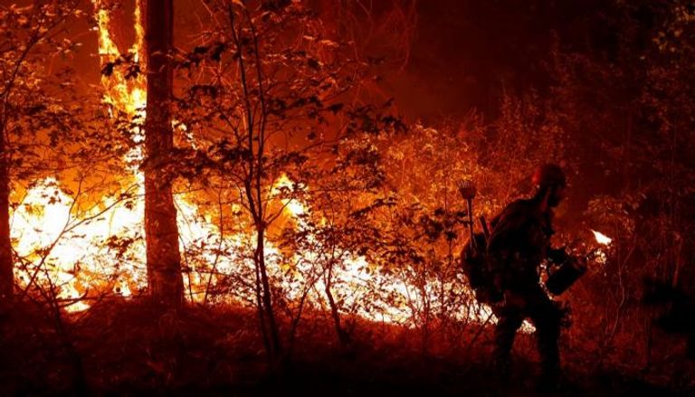 كاليفورنيا تشهد أحد أسوأ حرائق الغابات بالولايات المتحدة