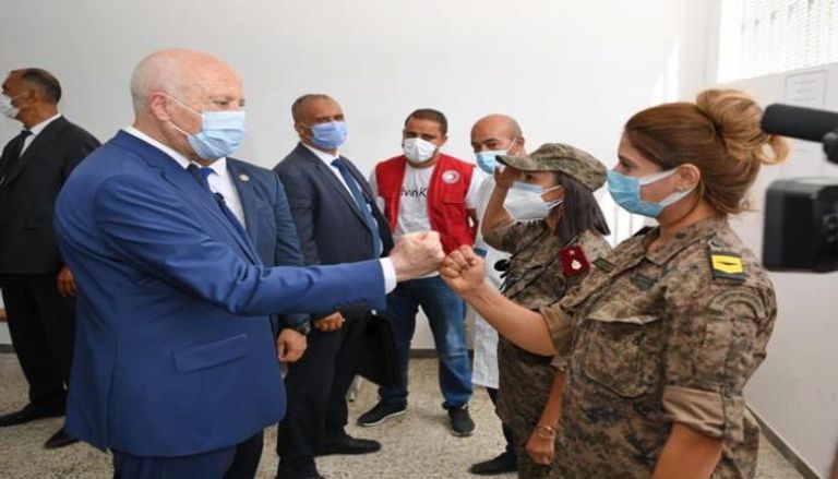 الرئيس التونسي خلال جولته في يوم التطعيم الأول 