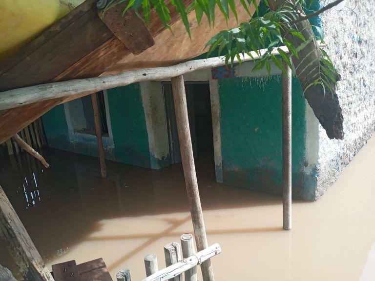 الفيضانات تسببت بنزوح 100 أسرة بإقليم عفار