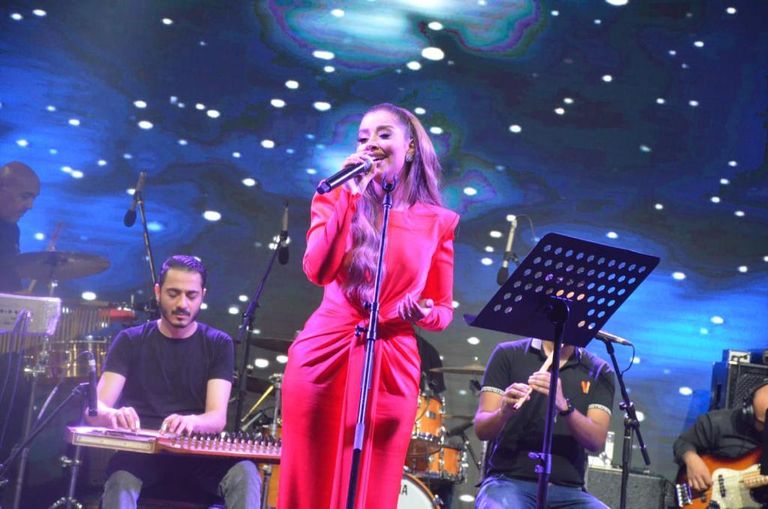 المطربة بلقيس في إحدى حفلاتها