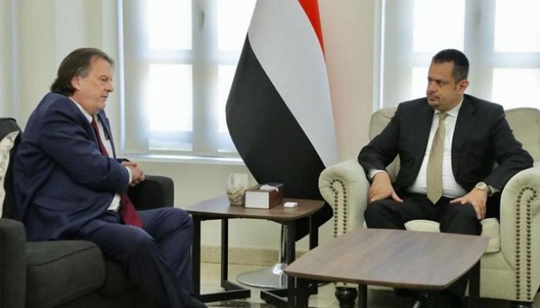 رئيس الحكومة اليمنية مع منسق الأمم المتحده الإنساني