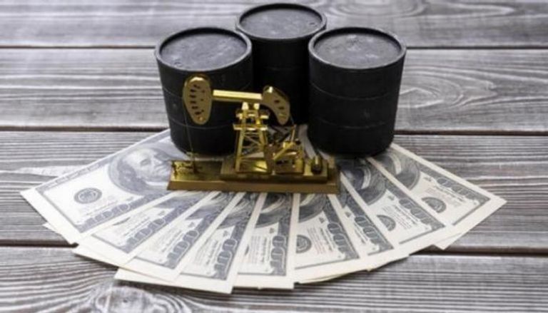 أسعار النفط والذهب والدولار