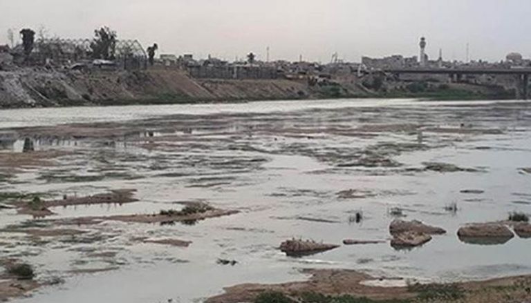 نهر دجلة في بغداد بعد انخفاض مناسيب المياه