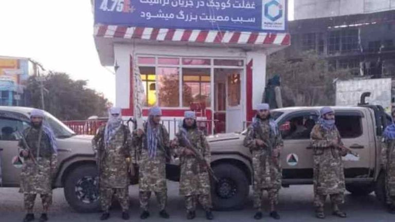 عدد كبير من سيارات الدفع الرباعي سقط في أيدي