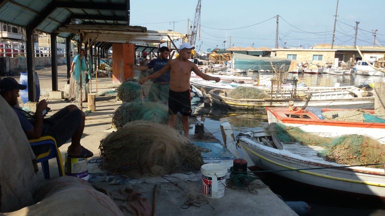 نقص المازوت يفاقم معاناة الصيادين في لبنان